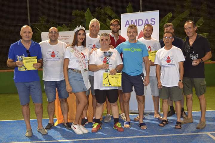 Il gruppo dei tennisti partecipanti al torneo